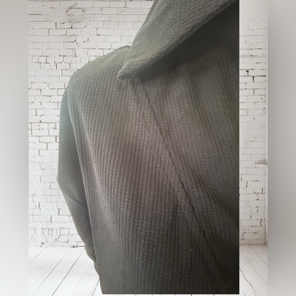 Area Stars Waffle Crop Top Medium NWT | Black Boutique Texture | Modern Staple - Picture 3 of 4